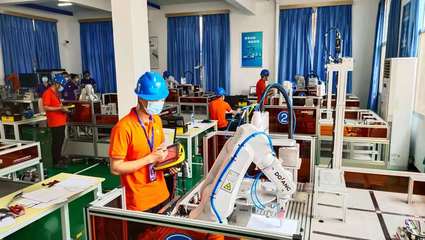 工業(yè)機(jī)器人操作調(diào)整工決賽在南昌舉行